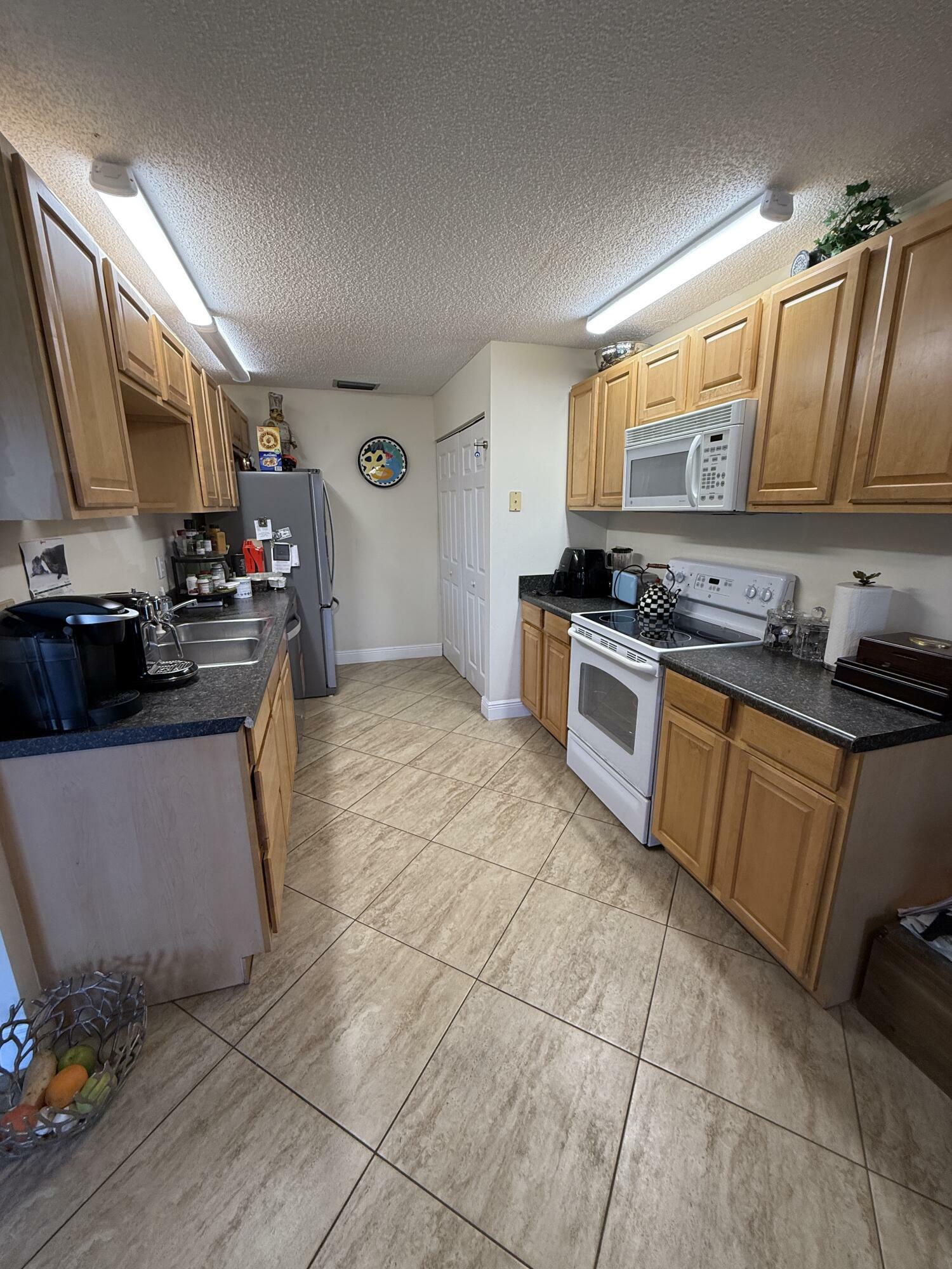 Property Photo: 6039 La Palma Lane FL 33484