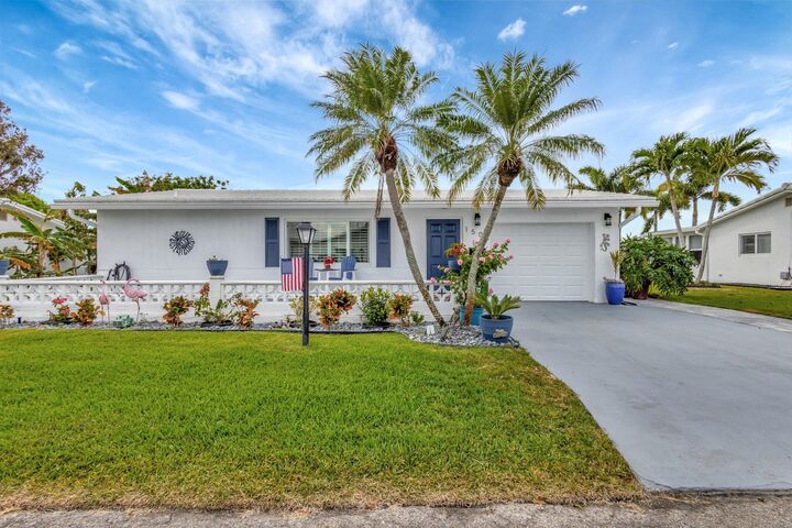Property Photo: 1504 SW 22nd Avenue FL 33426