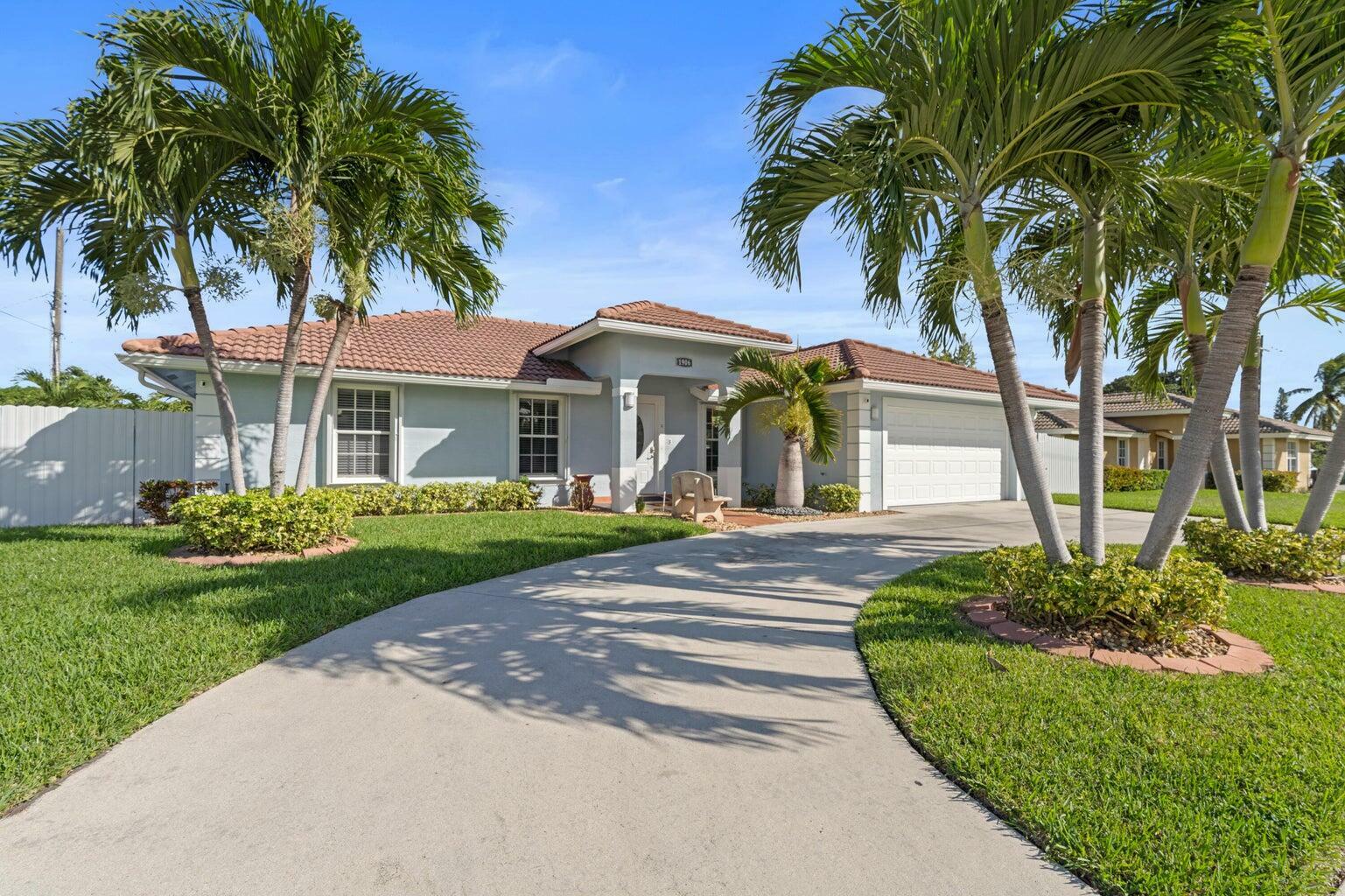 Property Photo: 1906 N A Street FL 33460