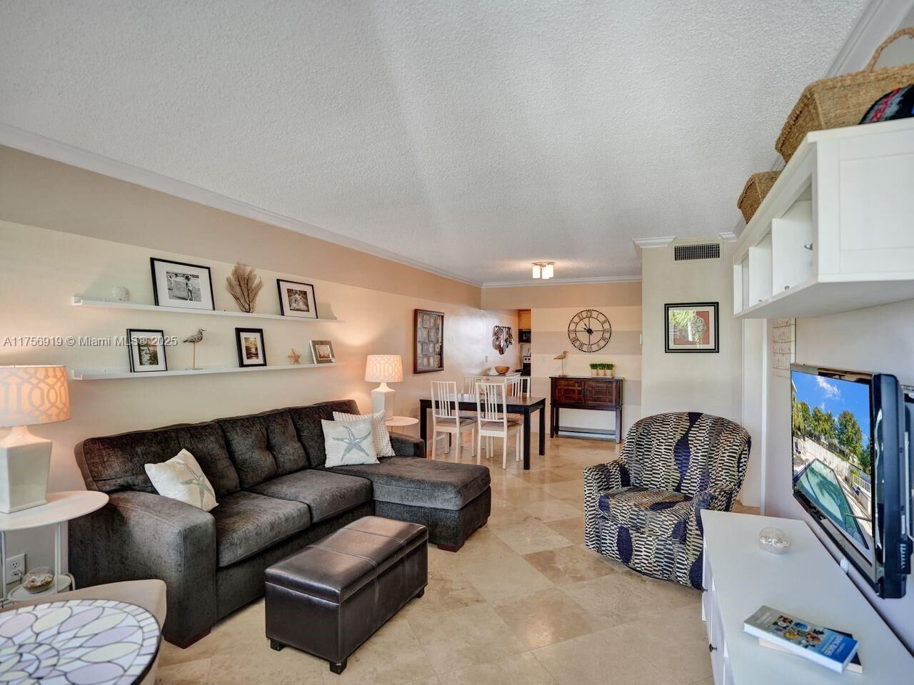 Property Photo:  1900 NE 8th Ct 306  FL 33304 