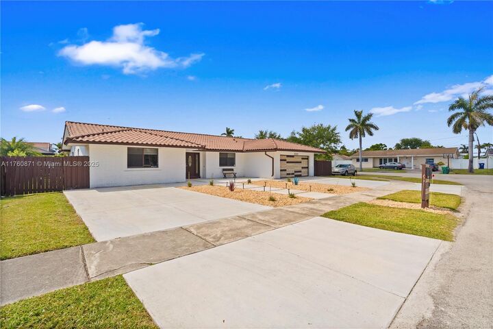 Property Photo:  2010 NE 208th St  FL 33179 