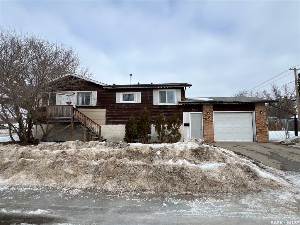 Property Photo:  740 Weldon Avenue  SK S7M 2V2 