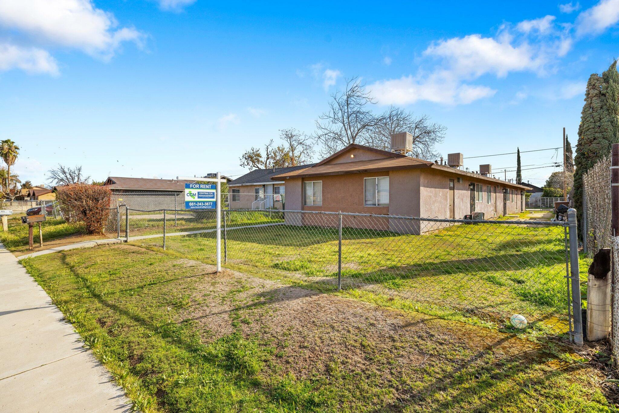 Property Photo:  601 Brown Street  CA 93305 