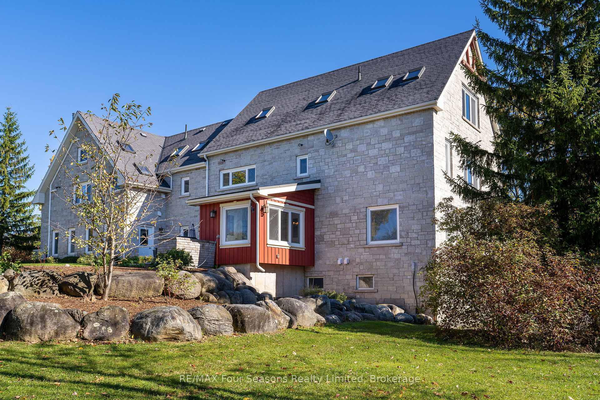 Property Photo: 124 Dinsmore Street ON N0H 2P0