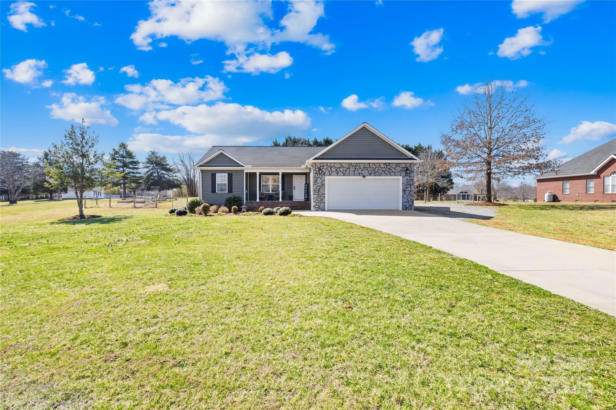 Property Photo: 1429 Scotts Creek Road NC 28625