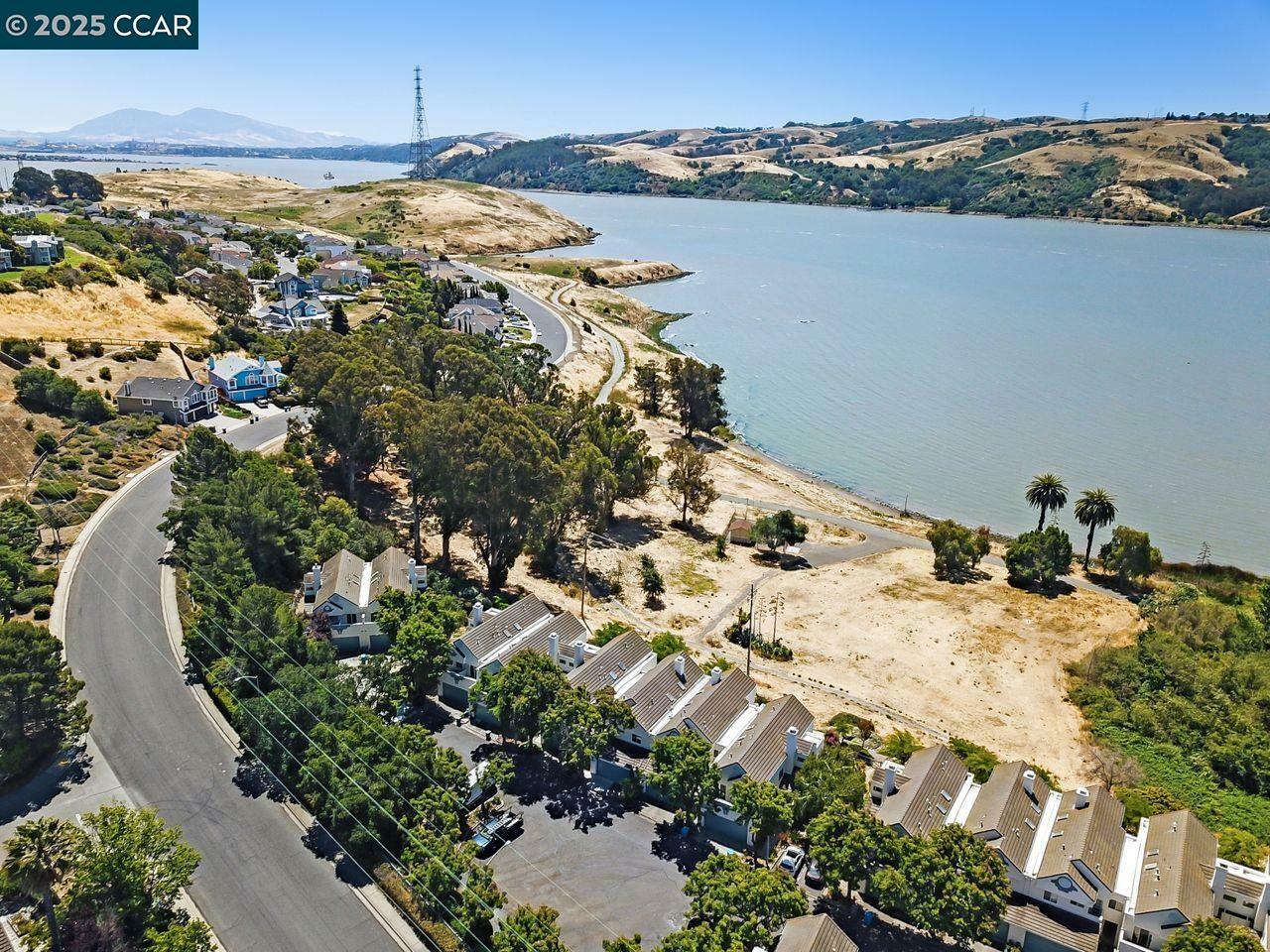 Property Photo: 32 Shoal Dr CA 94591