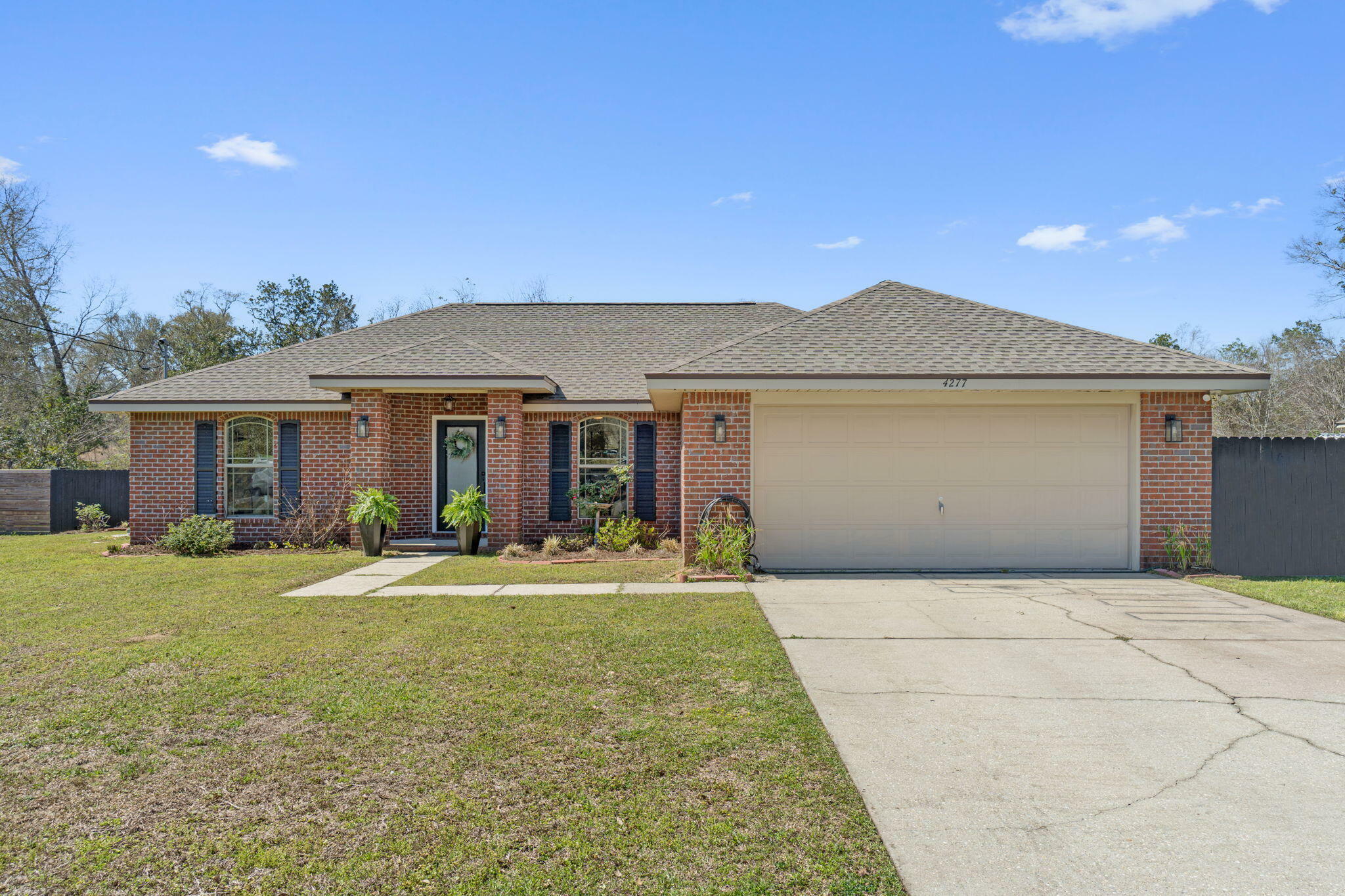 Property Photo: 4277 Albany Street FL 32571