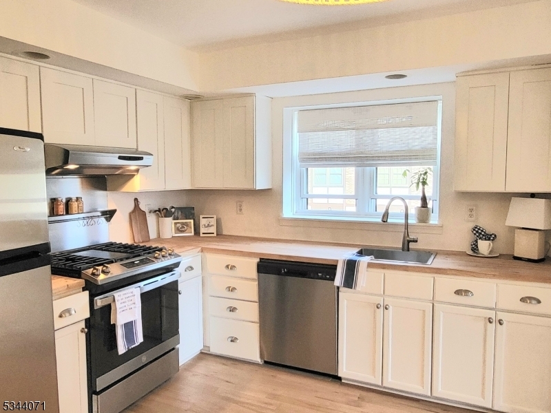 Property Photo: 1 Heritage Dr F NJ 07928
