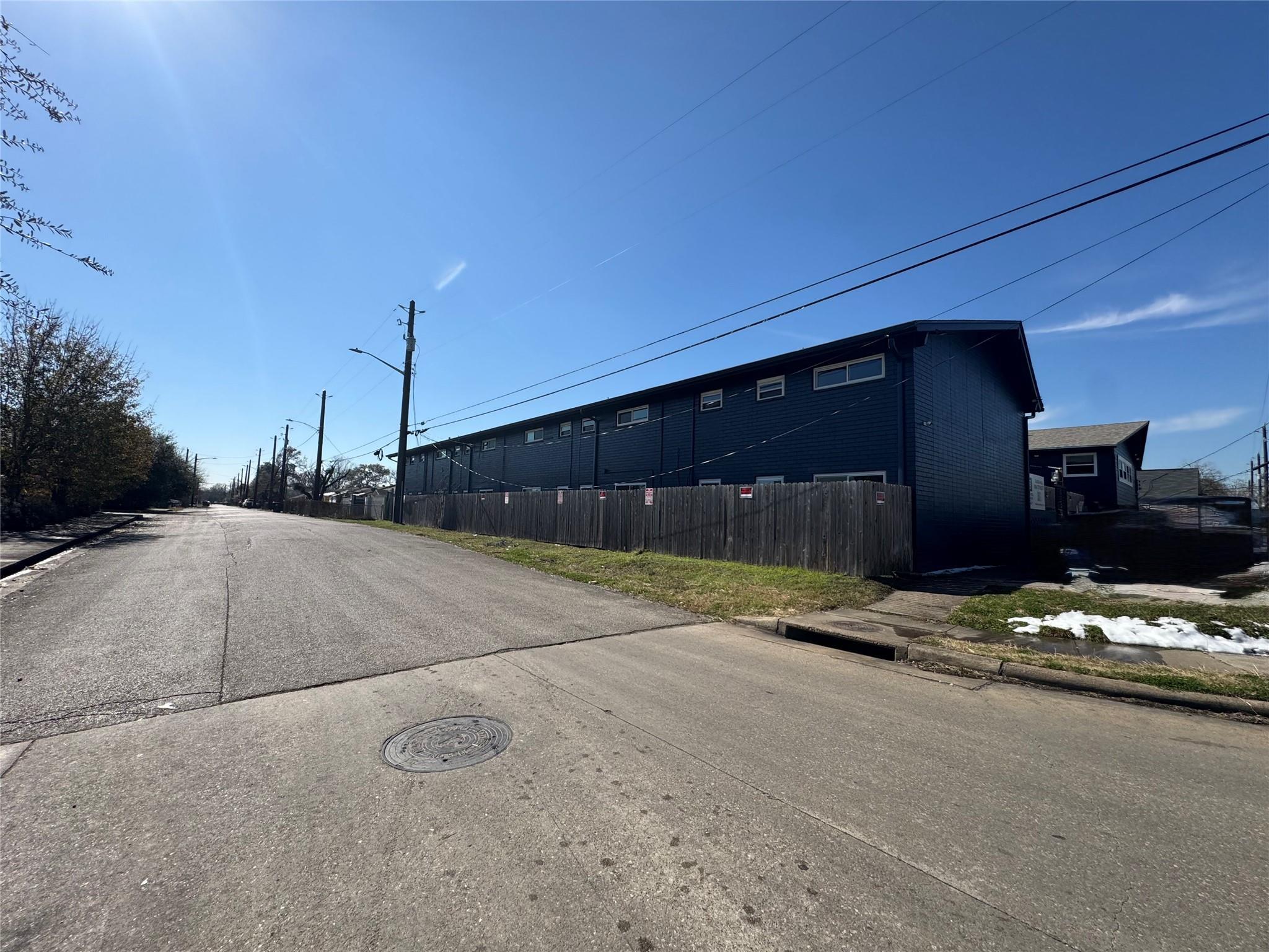 Property Photo: 4706 Yellowstone Boulevard 25 TX 77021