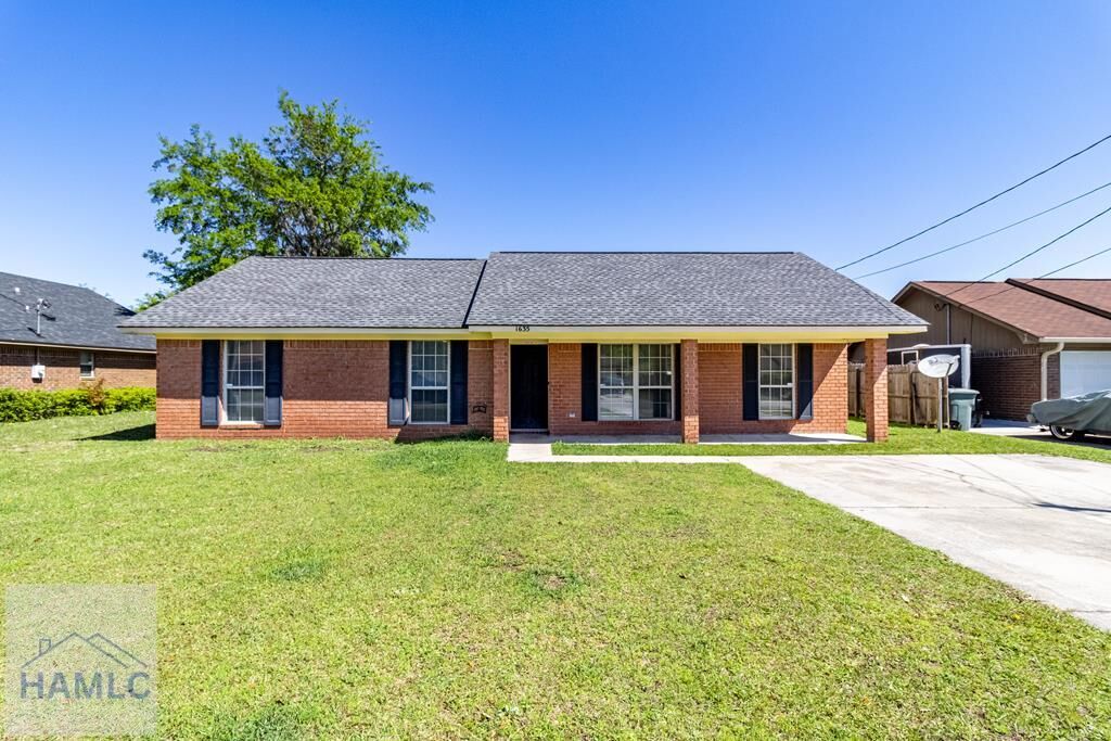 Property Photo:  1635 Latham Court  GA 31313 