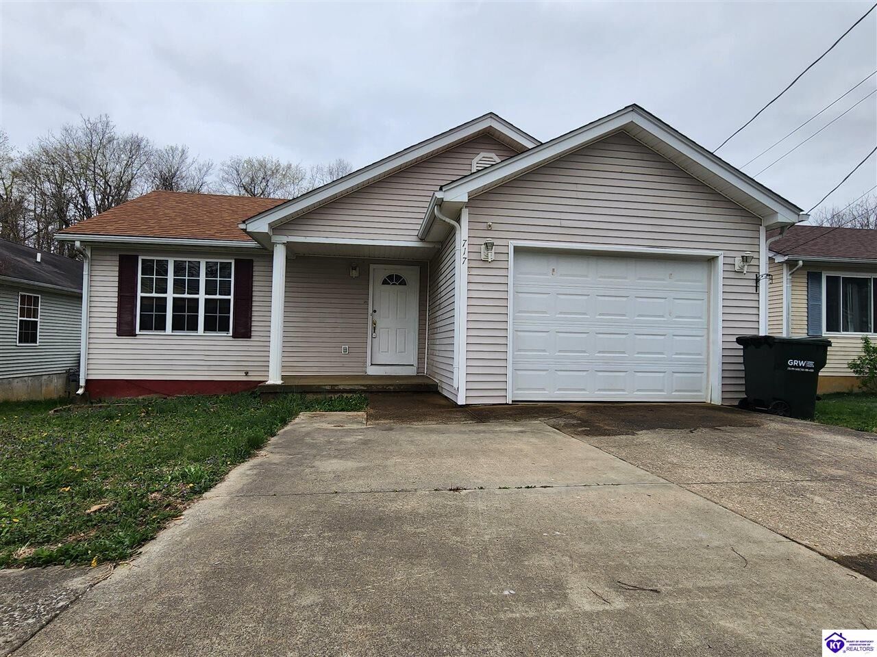 Property Photo:  717 Andra Drive  KY 40160 