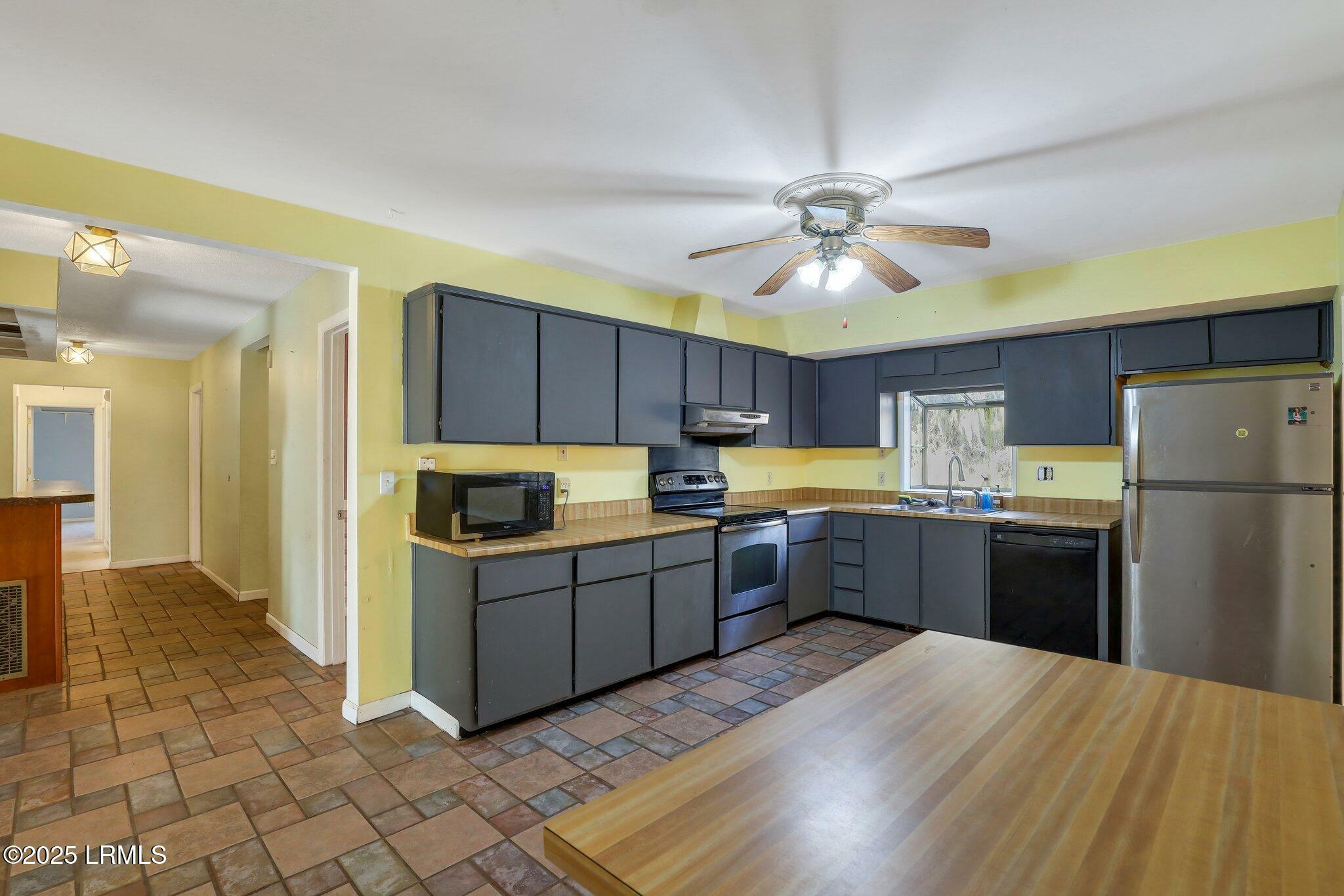 Property Photo: 6 Alumni Road SC 29907