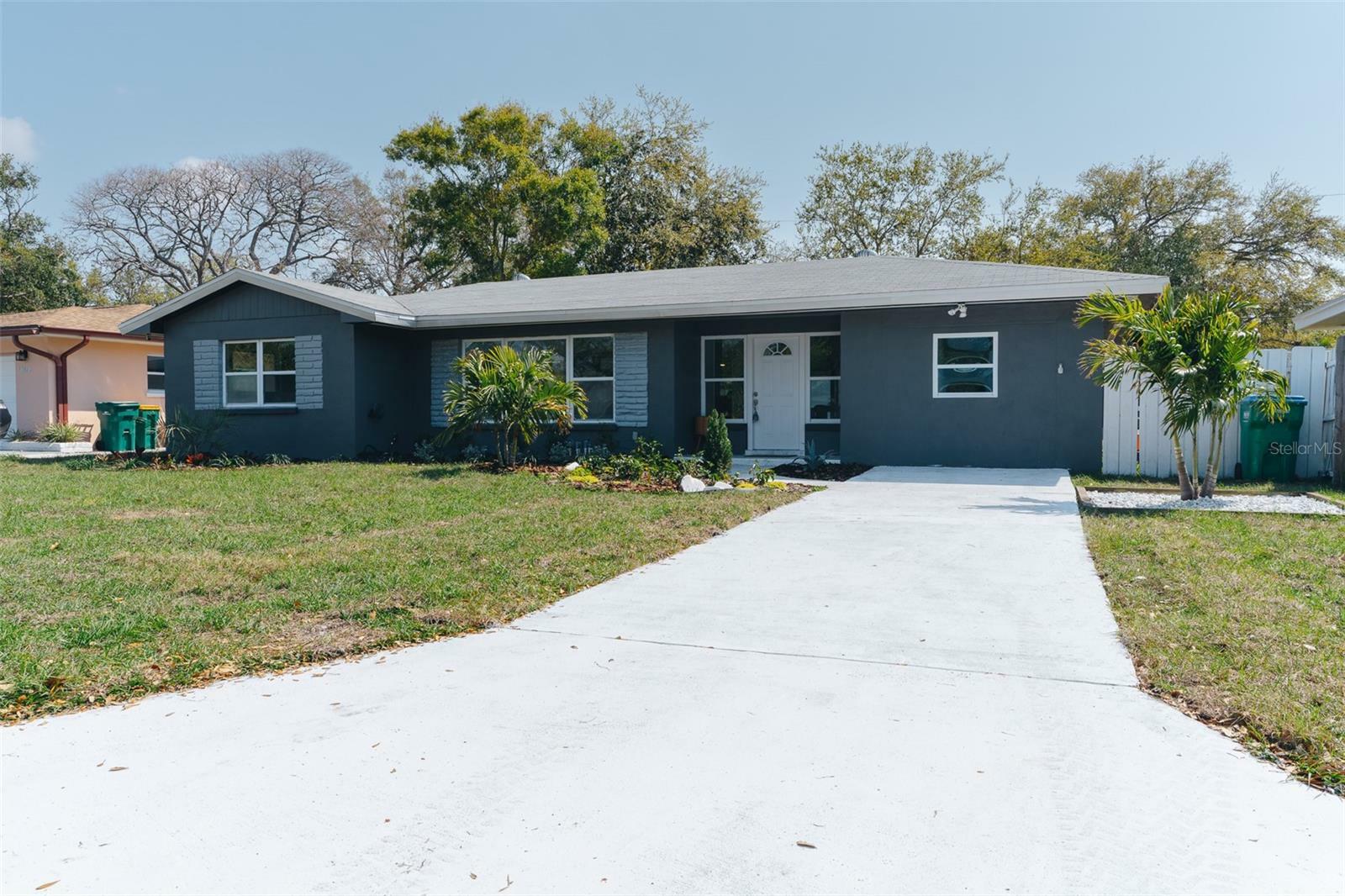 Property Photo: 1605 Crown Street FL 33755