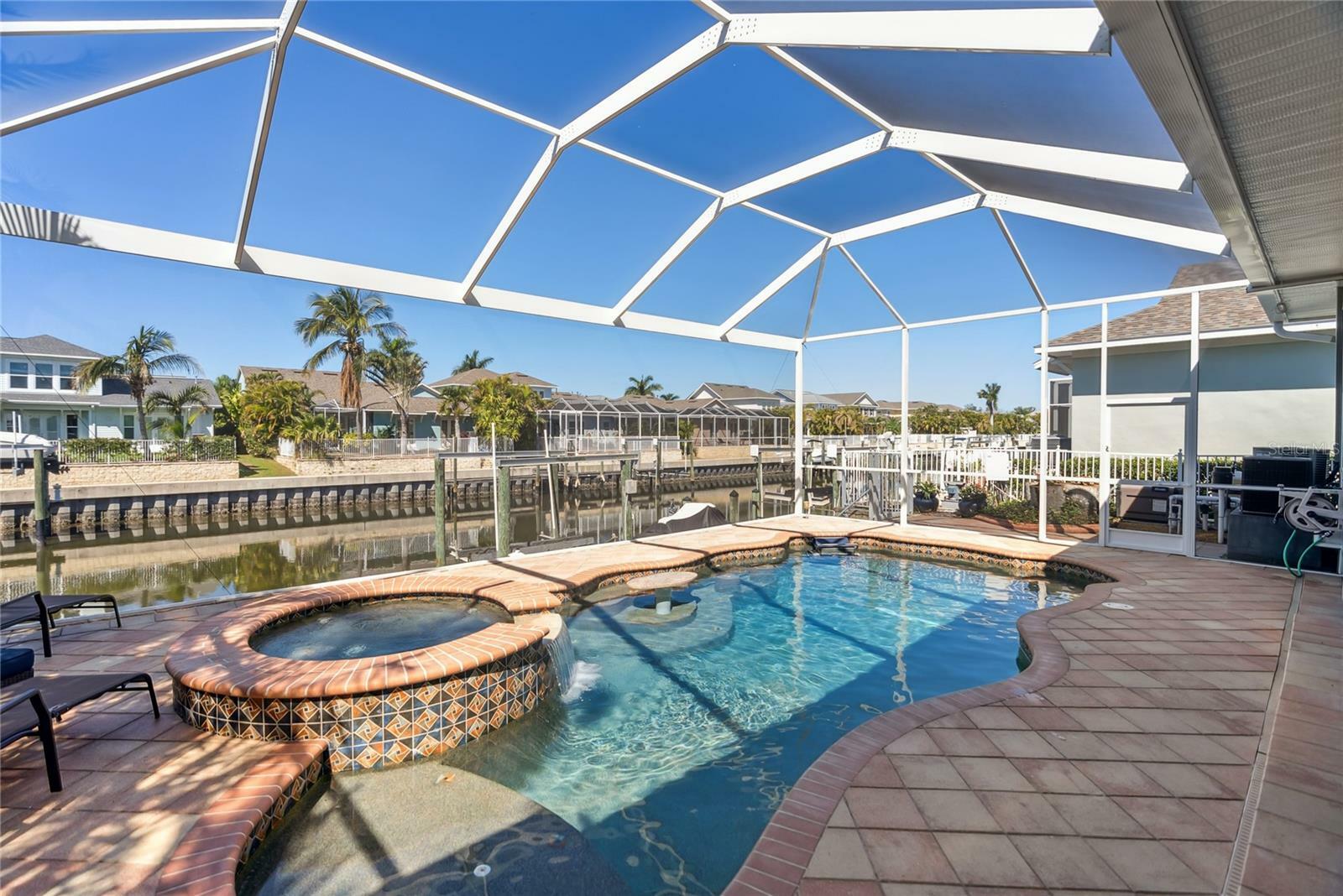 Property Photo: 428 Islebay Drive FL 33572