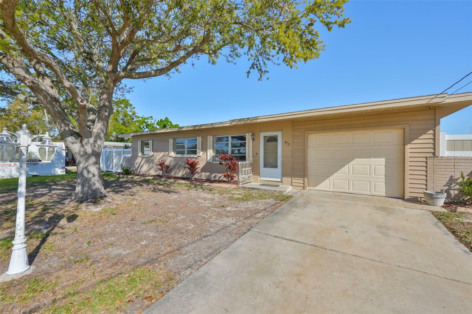 Property Photo:  473 Fairfax Lane  FL 33572 