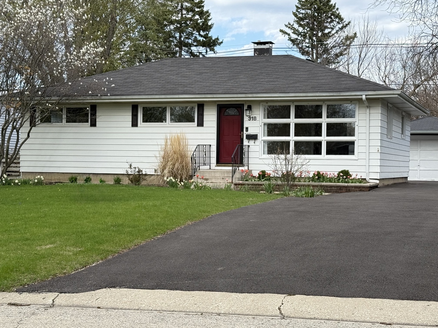 Property Photo: 318 S 13th Street IL 60174