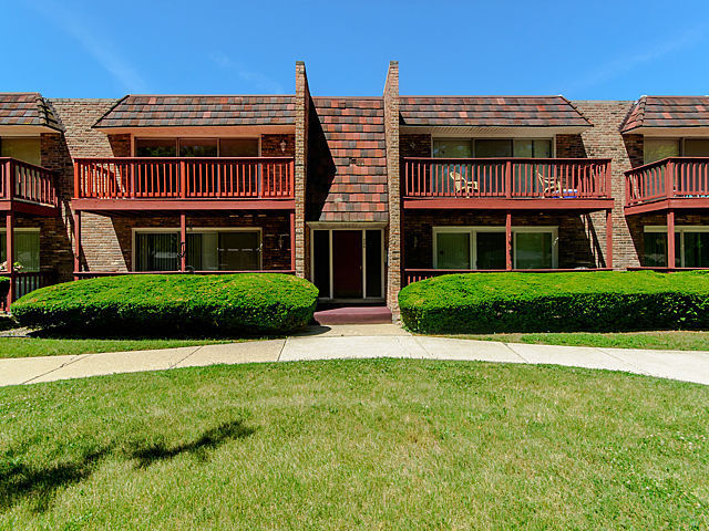 Property Photo:  520 N Roberts Drive 1C  IL 60425 