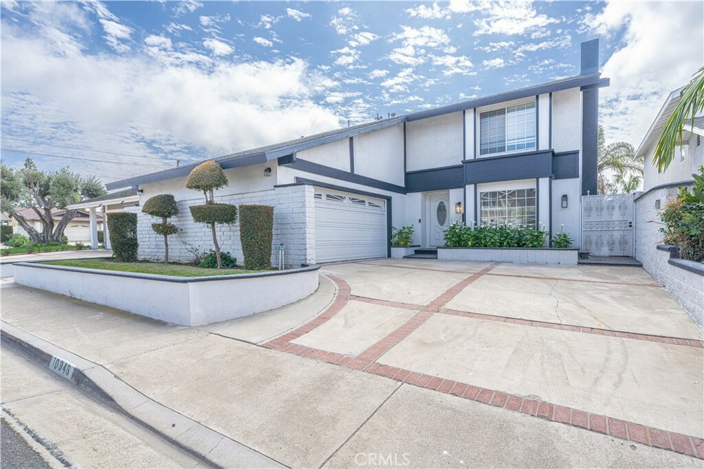 Property Photo: 10946 El Chino Avenue CA 92708