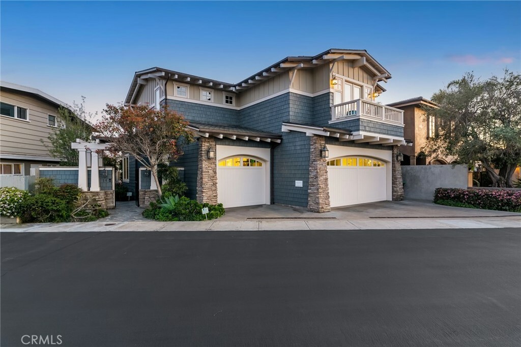 Property Photo:  14 Balboa Coves  CA 92663 