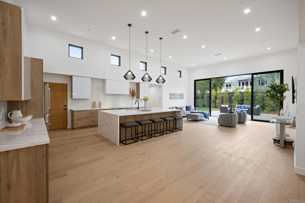 Property Photo: 810 Seabright Lane CA 92075
