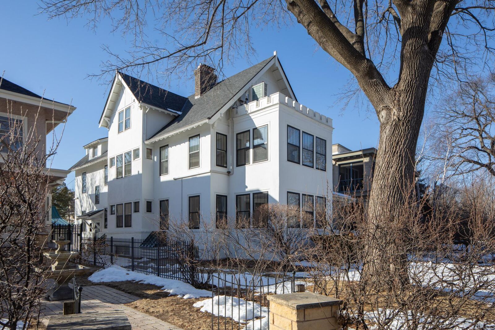 Property Photo:  2300 Irving Avenue S 2  MN 55405 