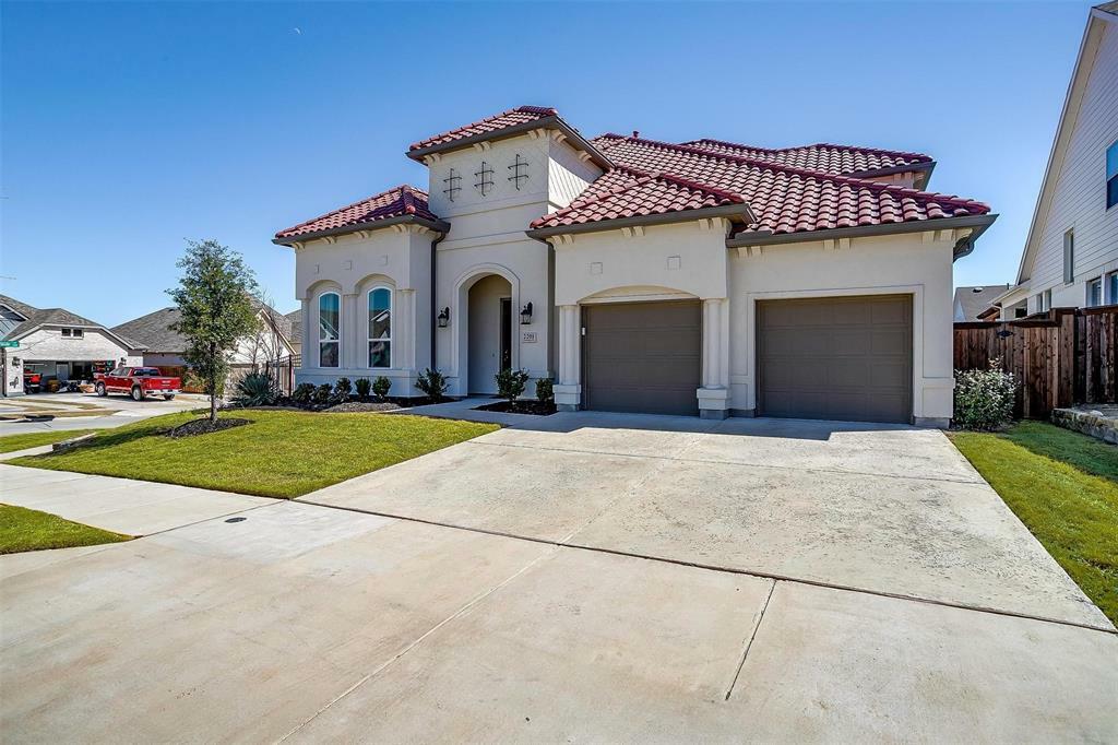 Property Photo: 2201 Domingo Drive TX 76008