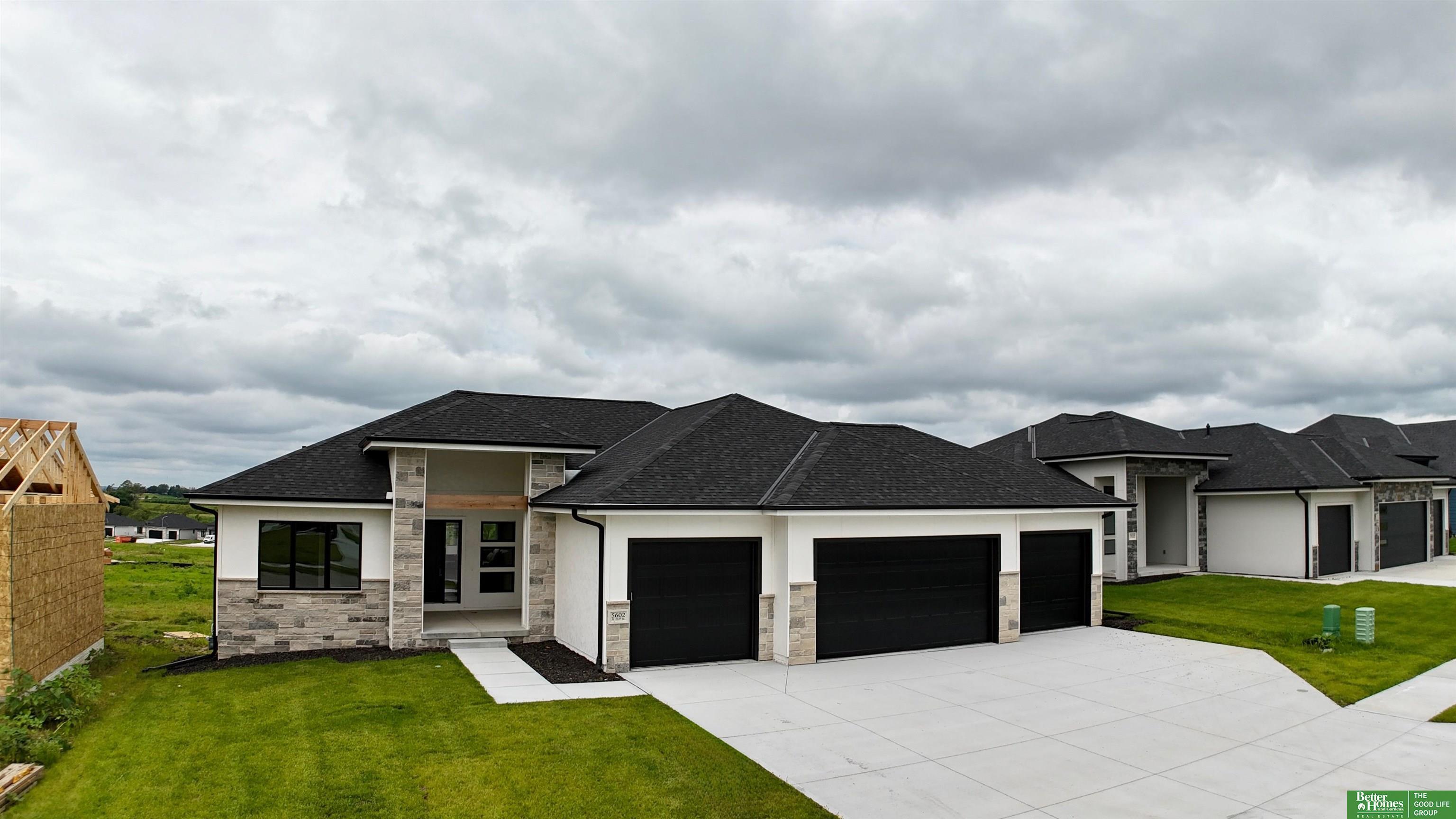 Property Photo:  5432 N 213th Avenue  NE 68022 