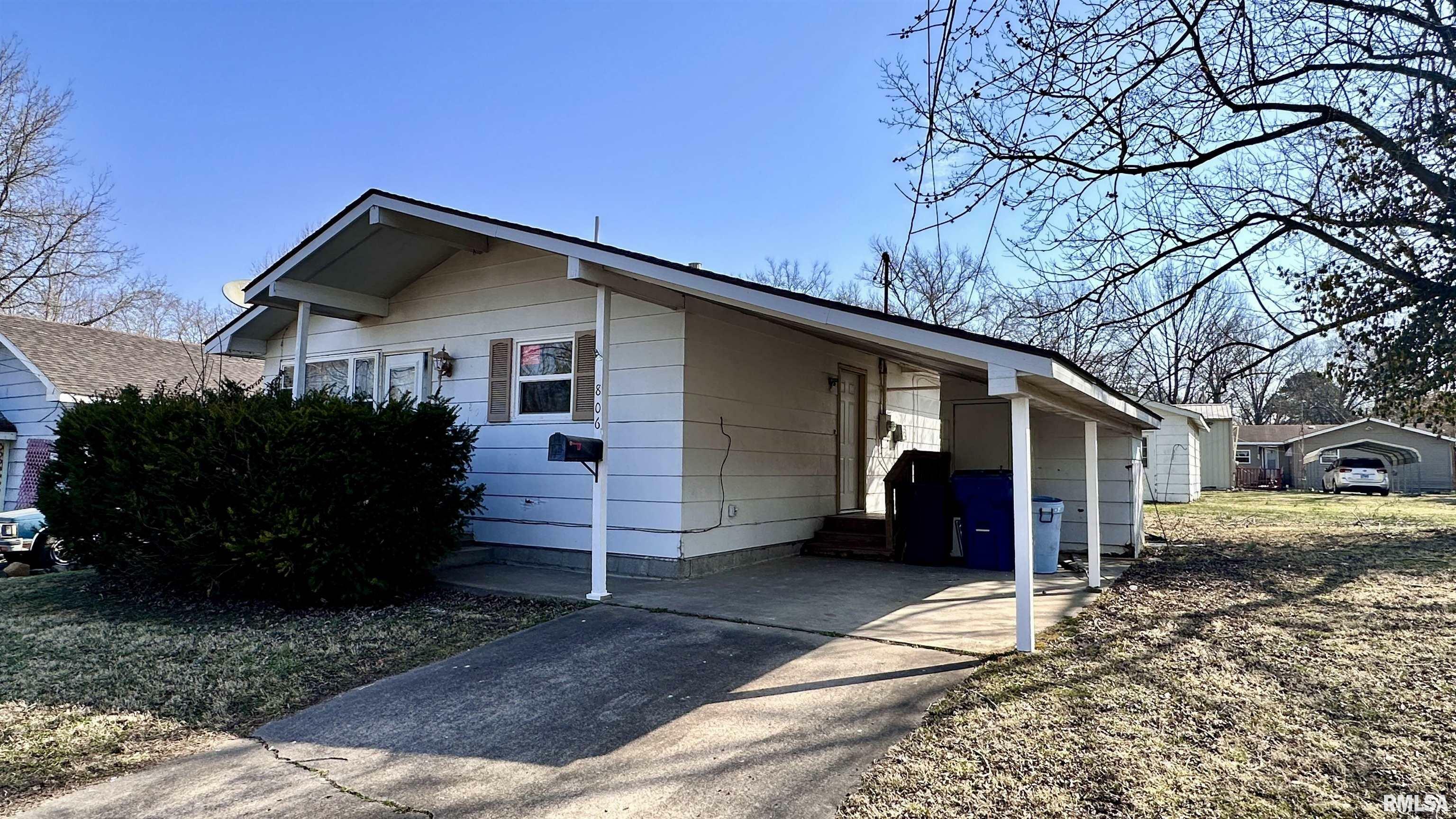 Property Photo:  806 S Jackson Street  IL 62896 