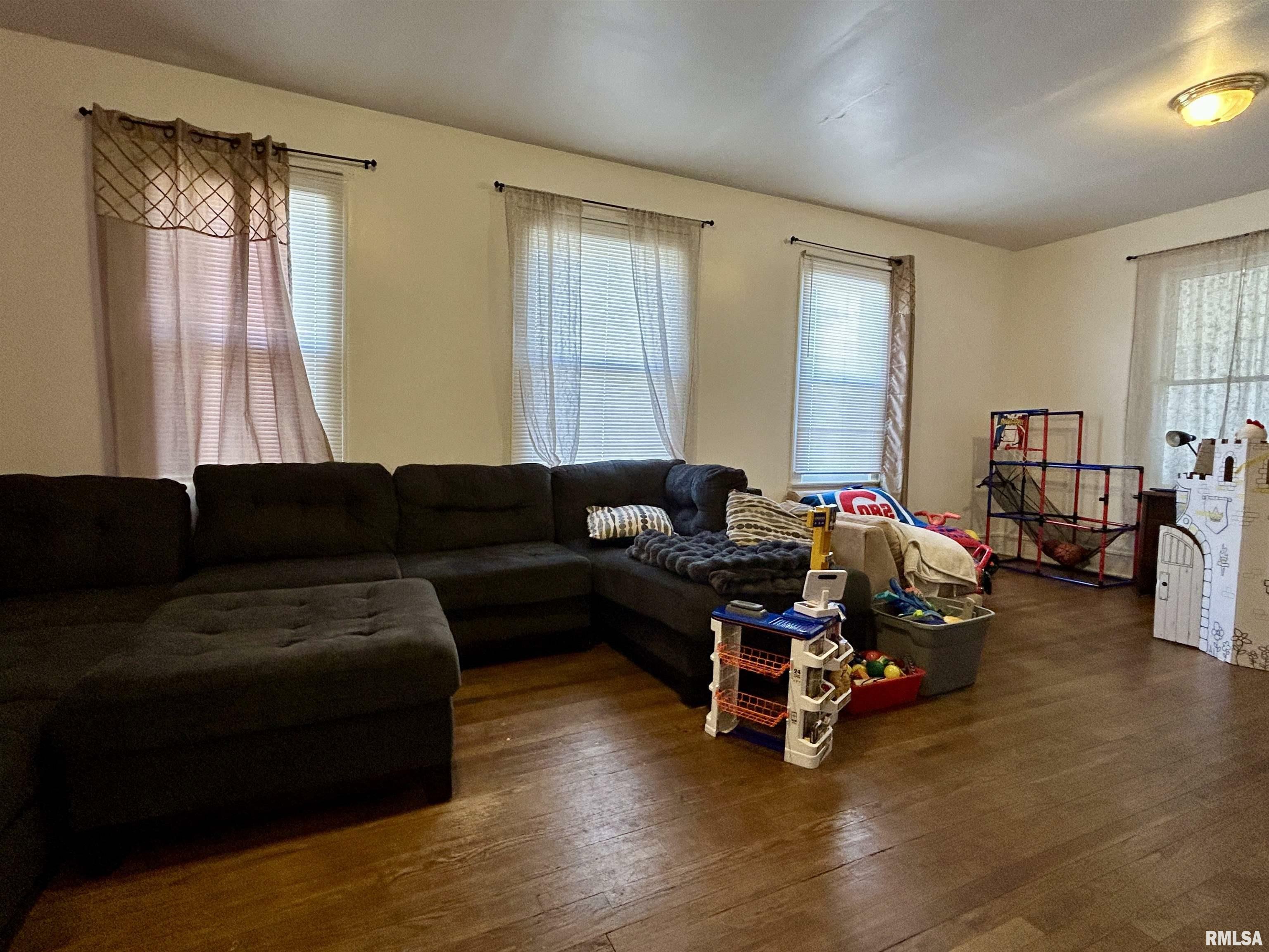 Property Photo: 1004 W Mill Street IL 62901