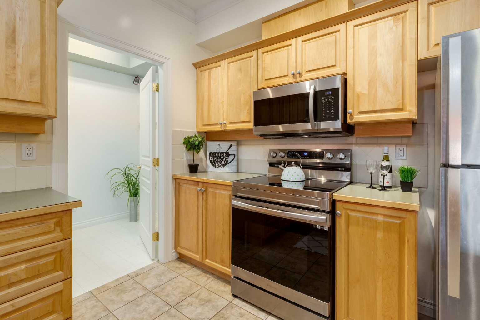 Property Photo: 60 24 Avenue SW 309 AB T2S 3C9