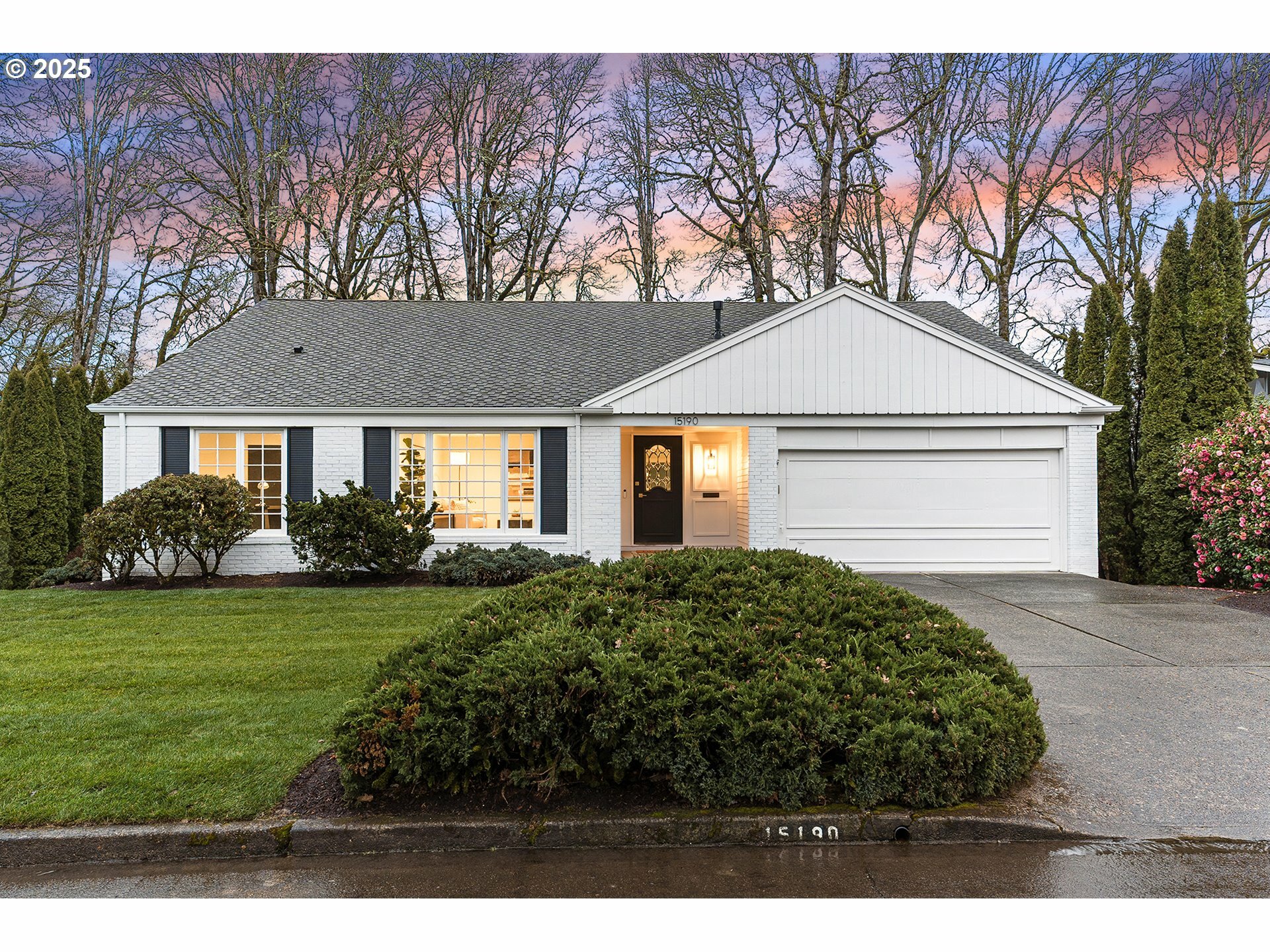 15190 NW Oakhills Dr  Beaverton OR 97006 photo