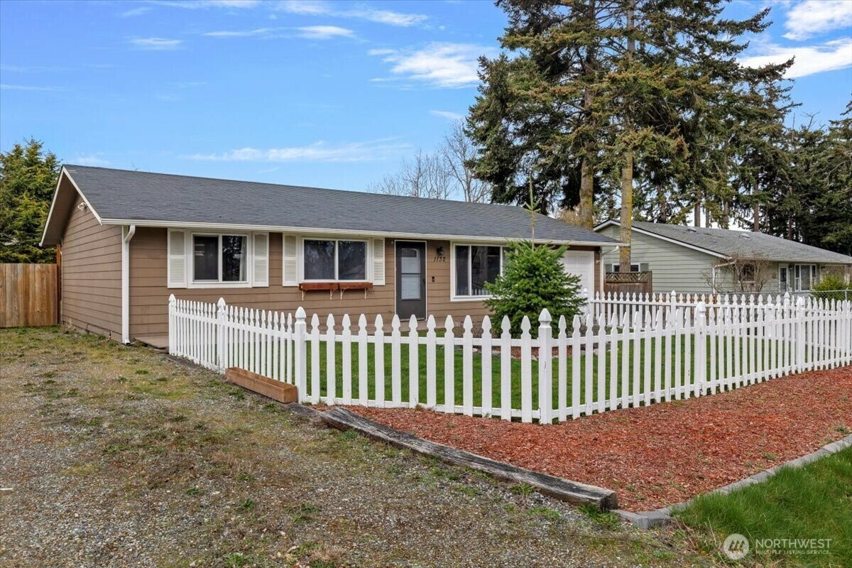 1132  Ridgeway Drive  Oak Harbor WA 98277 photo