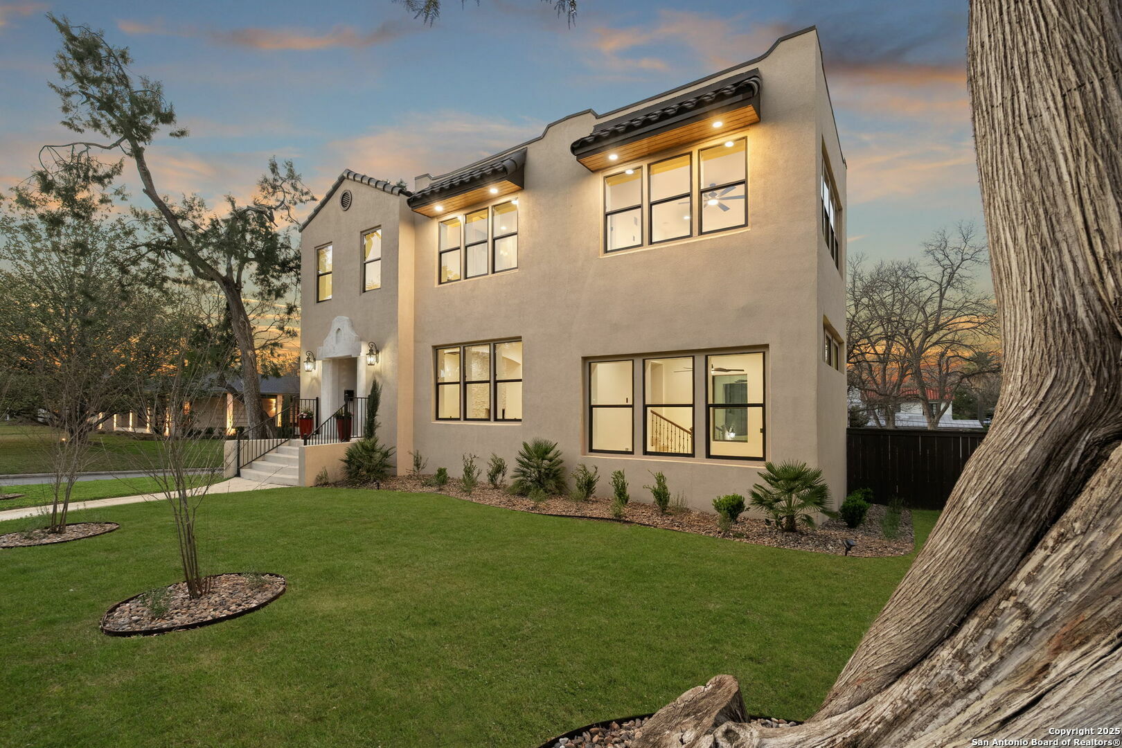 Property Photo: 201 Cloverleaf Ave TX 78209