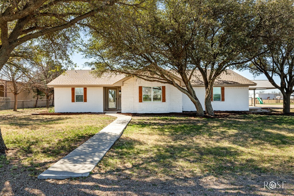 Property Photo:  509 W 10th St  TX 76861 