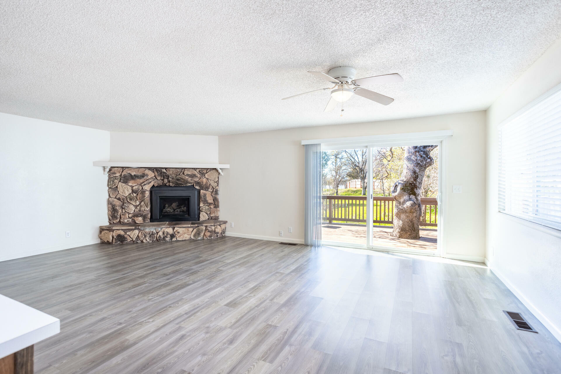 Property Photo:  1085 Riviera Drive  CA 96001 