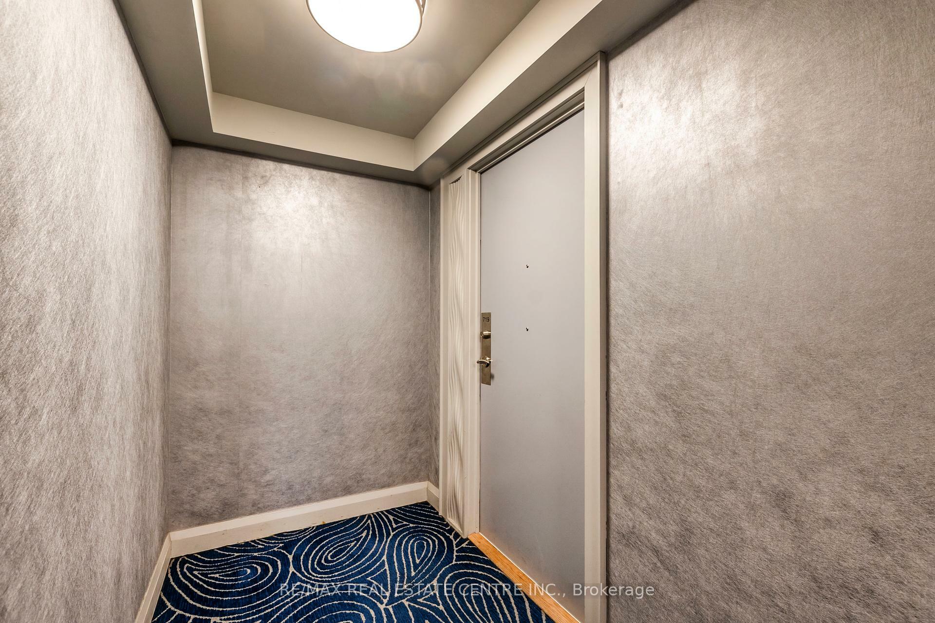 Photo de la propriété: 80 Esther Lorrie Drive 719 ON M9W 0C6