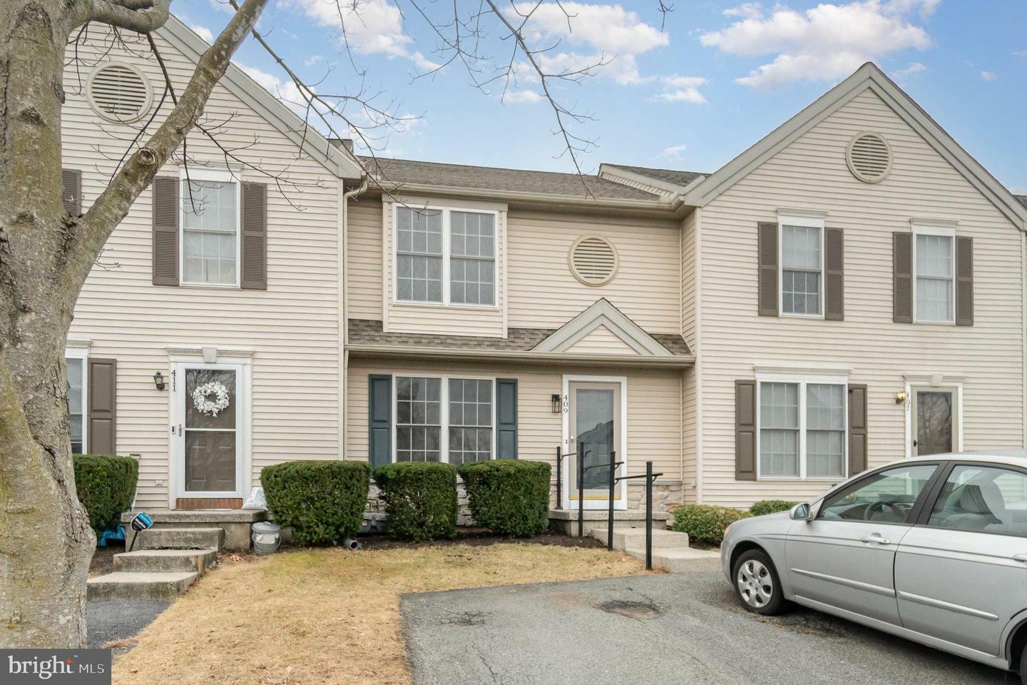 409 Banyan Circle Drive  Lancaster PA 17603 photo
