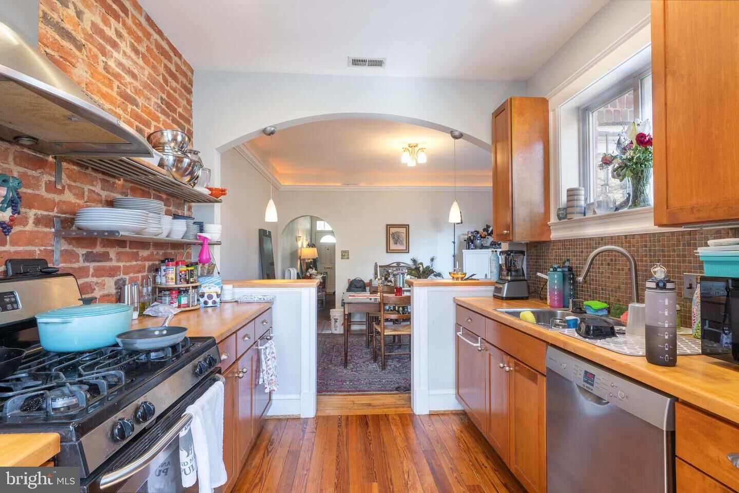 Property Photo:  1369 E Street SE  DC 20003 