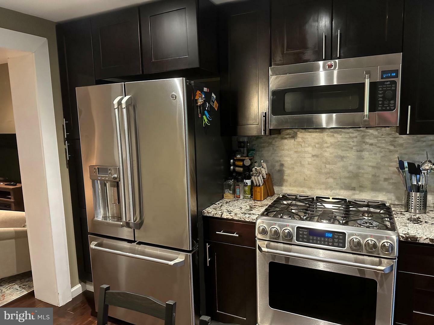 Property Photo: 420 S 7th Street PA 19147