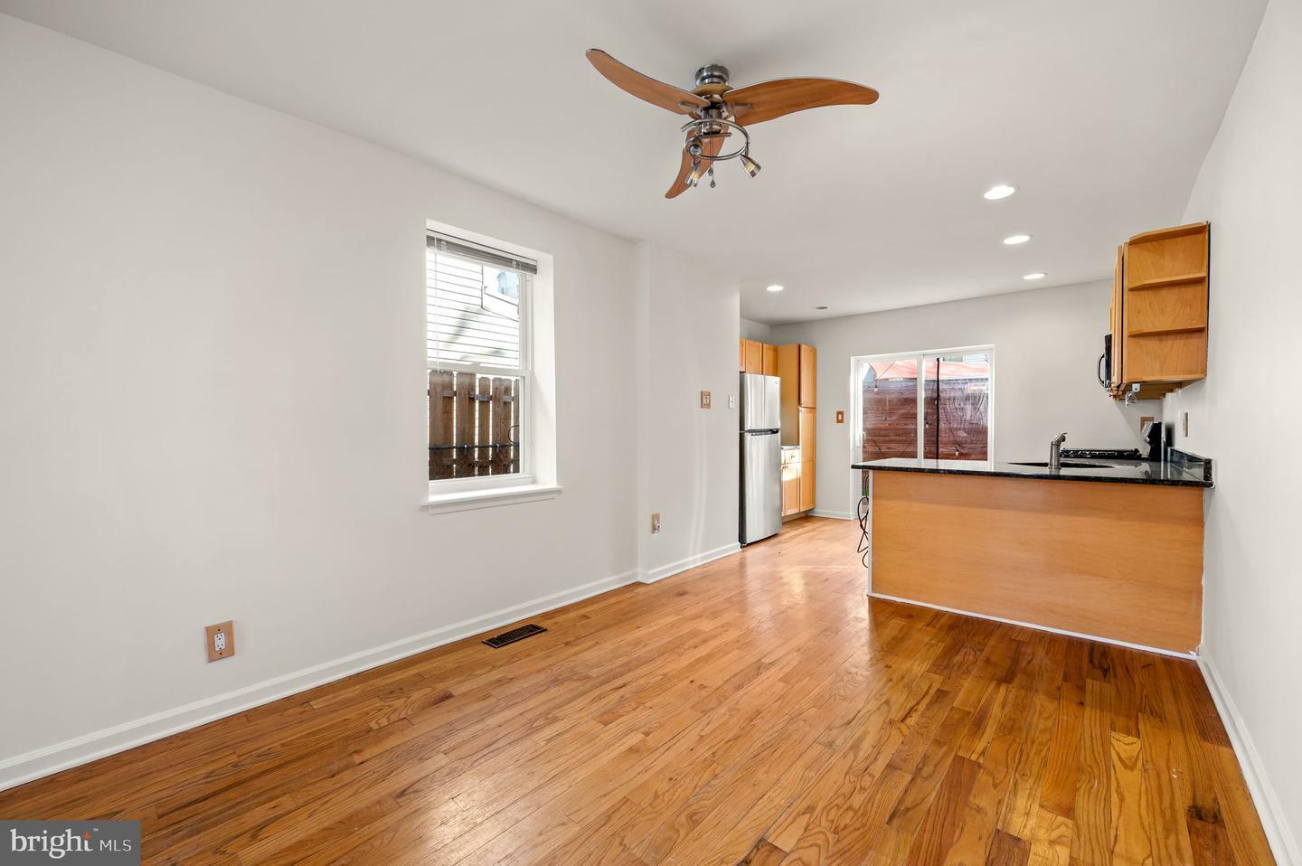 985 N Randolph Street  Philadelphia PA 19123 photo
