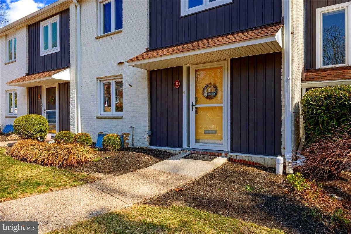 Property Photo: 8 W Close NJ 08057