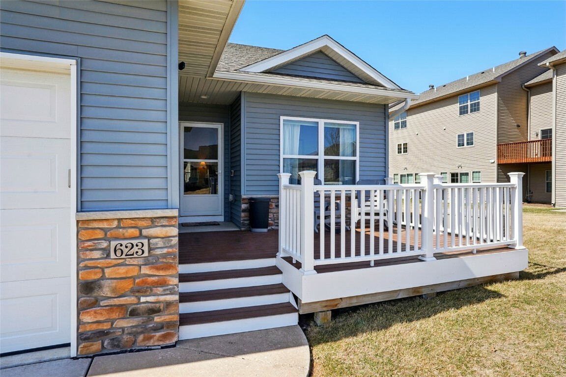 Property Photo: 623 Croell Avenue IA 52340