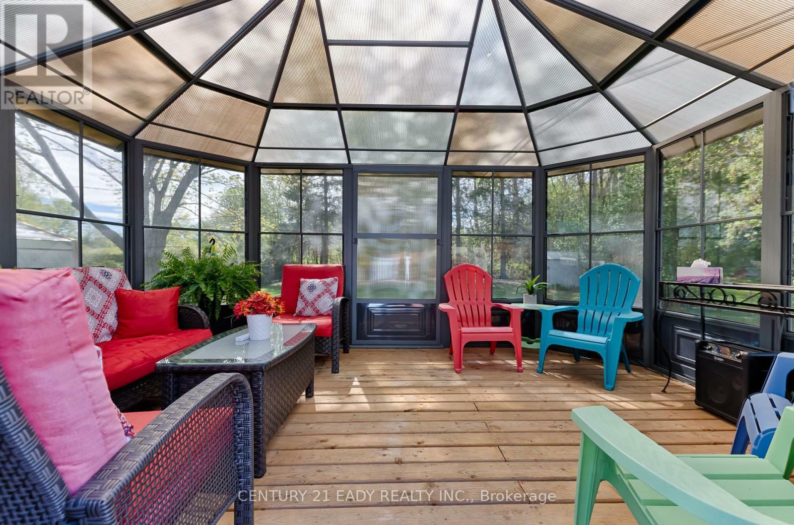 Photo de la propriété: 201 Wade Avenue ON K7V 2N3