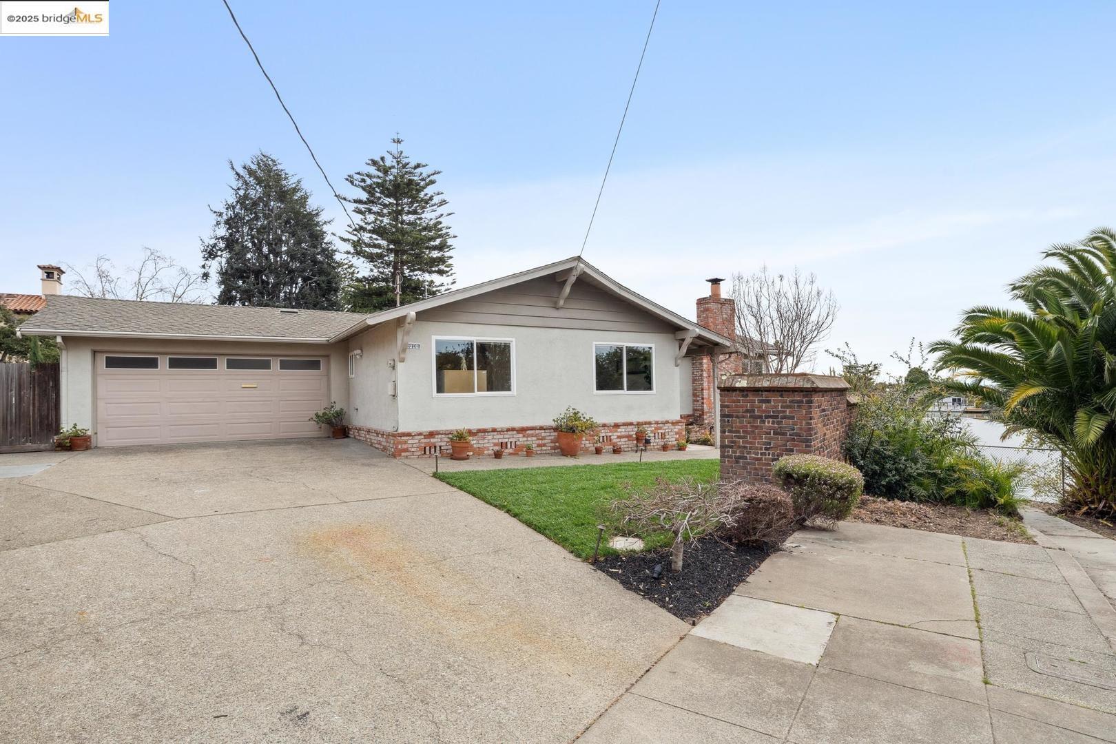 Property Photo: 1000 Sherman St CA 94501