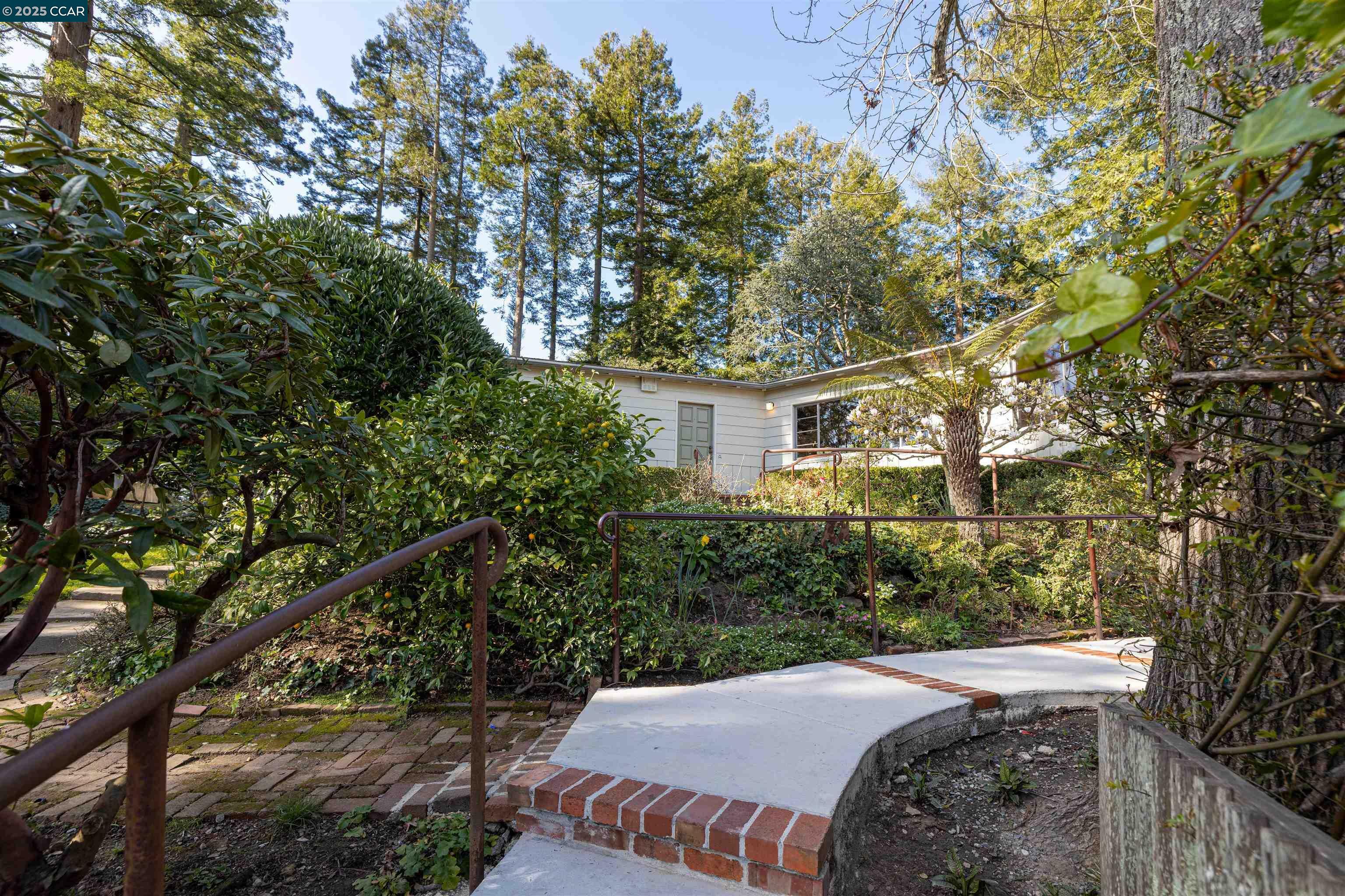Property Photo: 636 Woodmont CA 94708