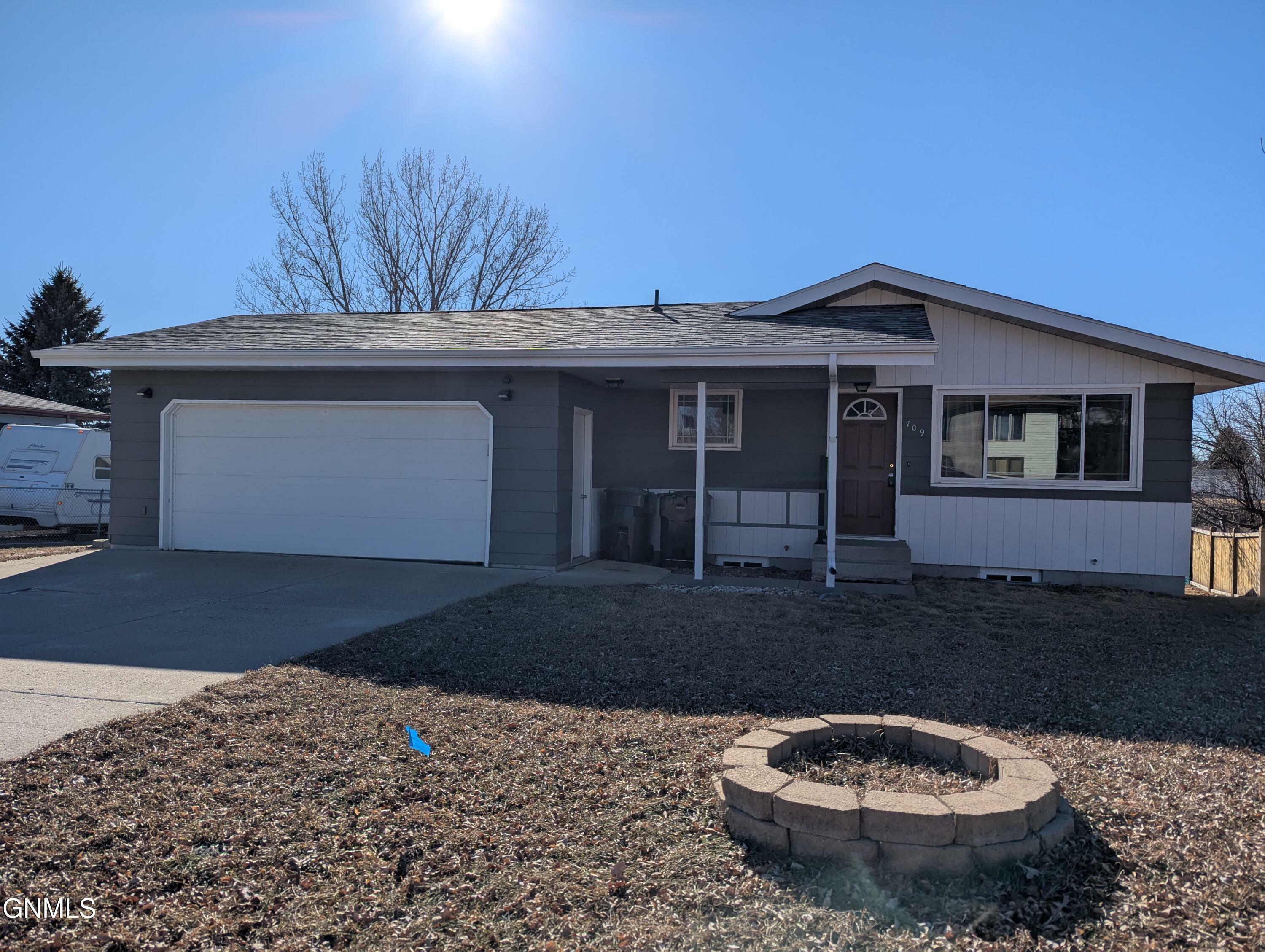 709 Johns Drive  Mandan ND 58554 photo