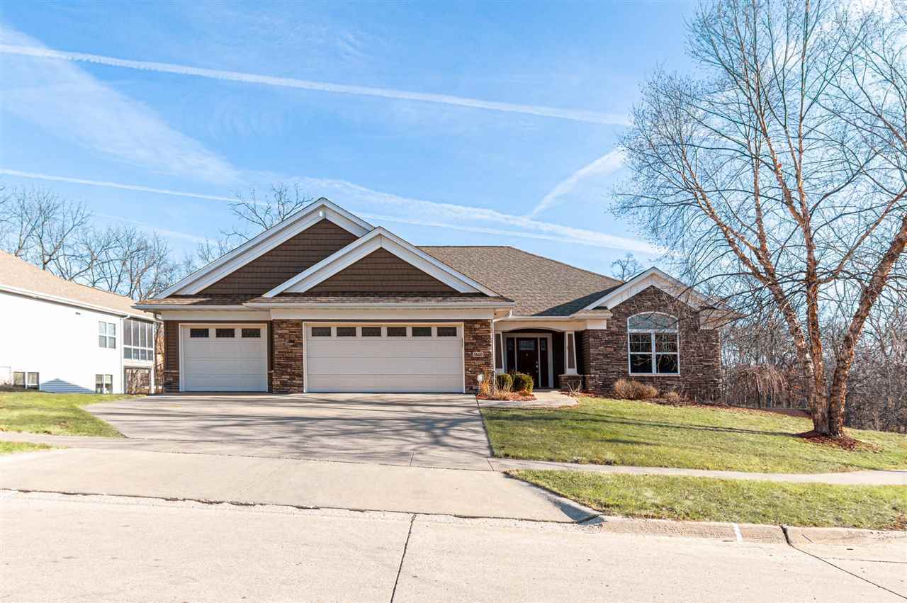 Property Photo: 1660 Linden Ln IA 52317