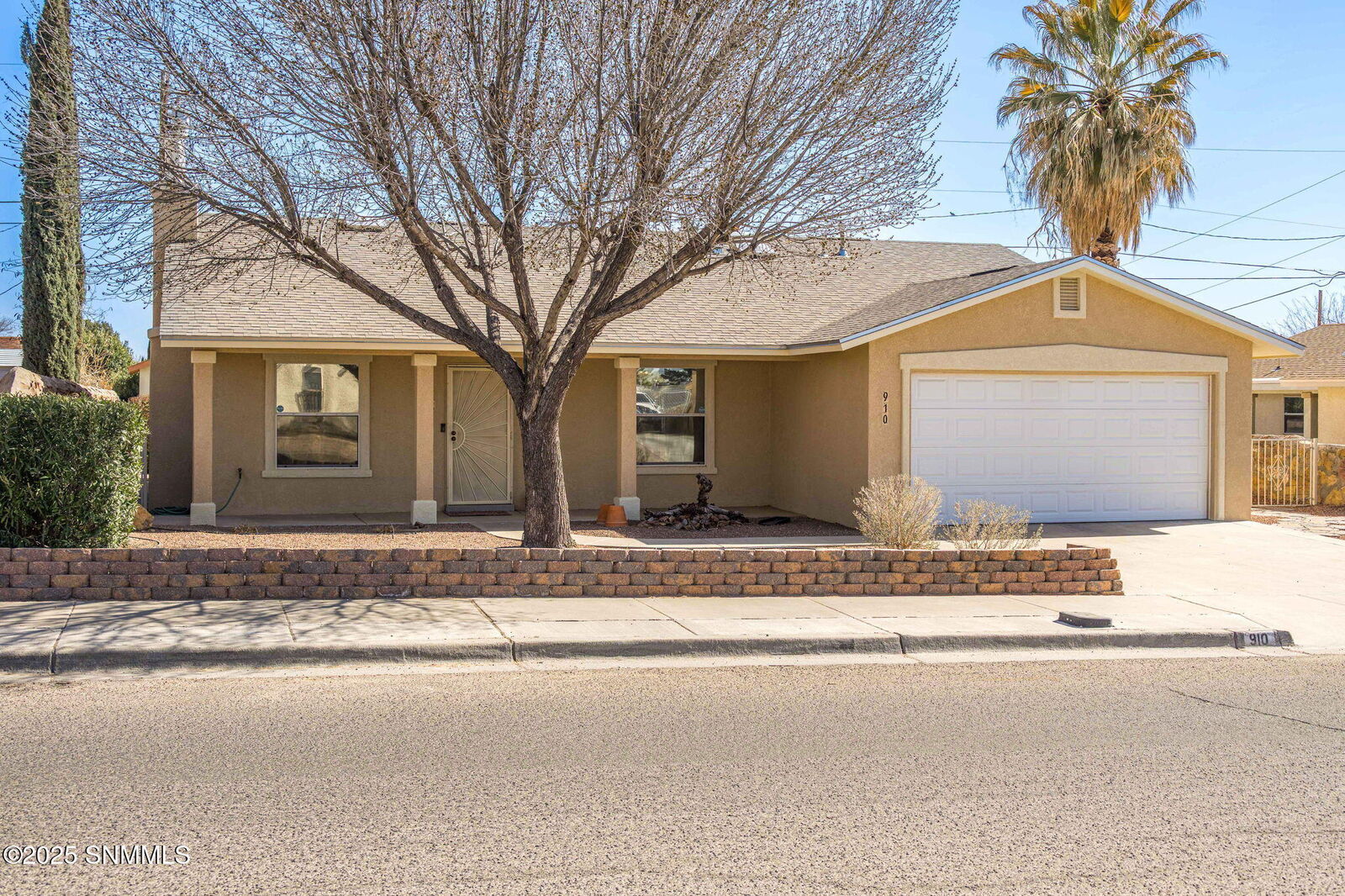 Property Photo:  910 Jasmine Drive  NM 88005 
