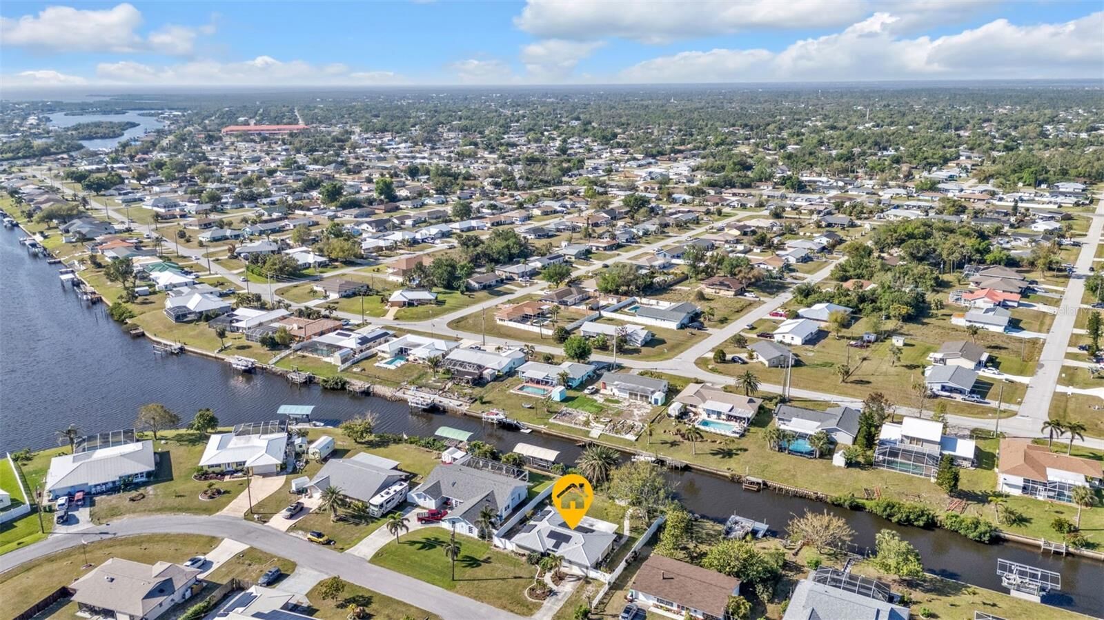 Property Photo:  747 Crestview Circle NW  FL 33948 