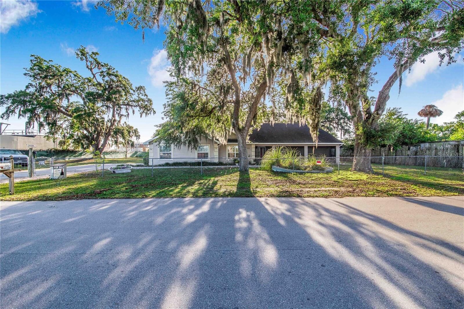 Property Photo: 700 E Park Road FL 33844